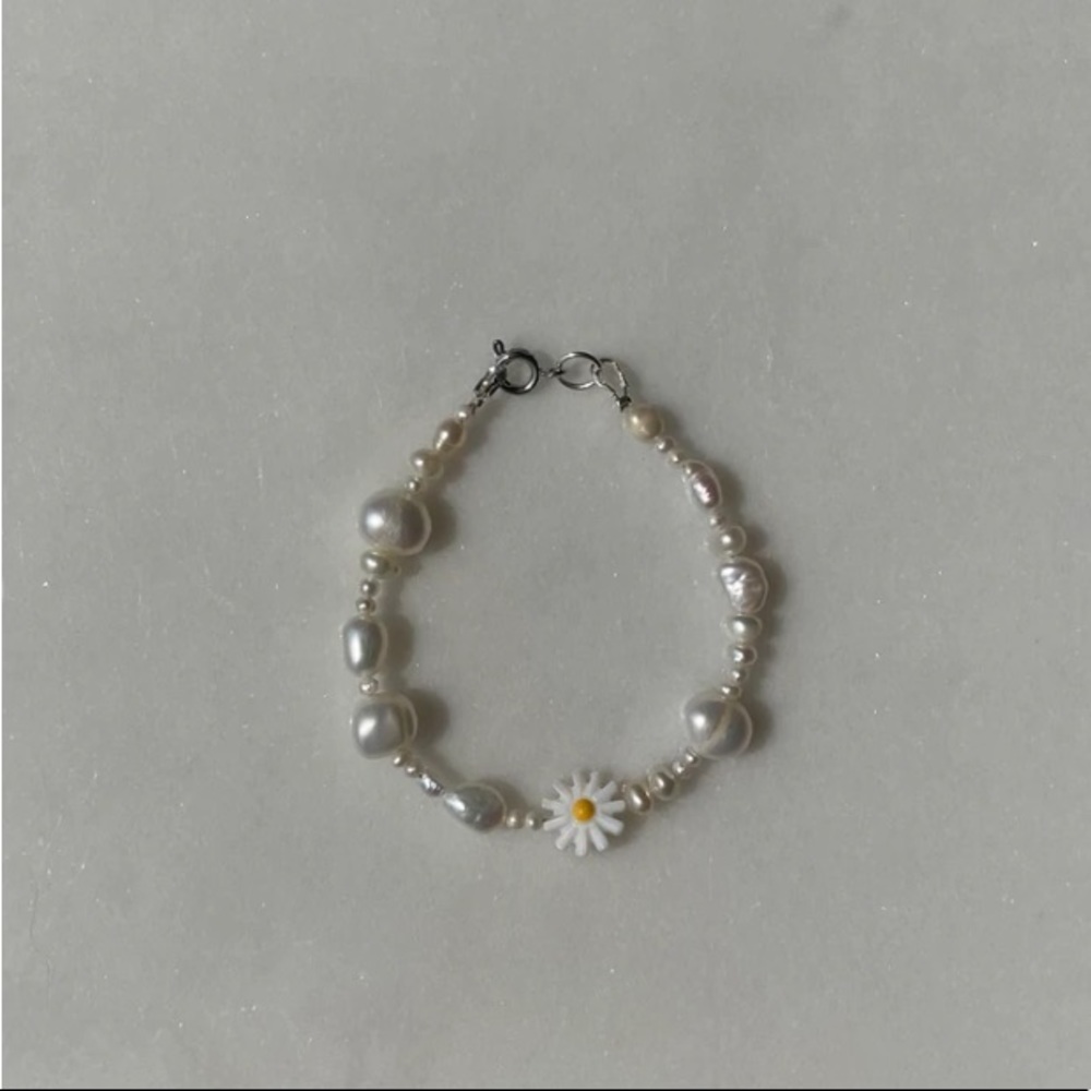 Pearl daisy handmade bracelet